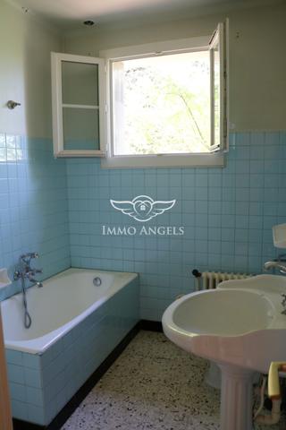 Maison 6 pièces avec grand garage et potentiel d’aménagement