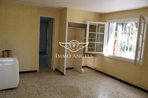 Maison 6 pièces avec grand garage et potentiel d’aménagement