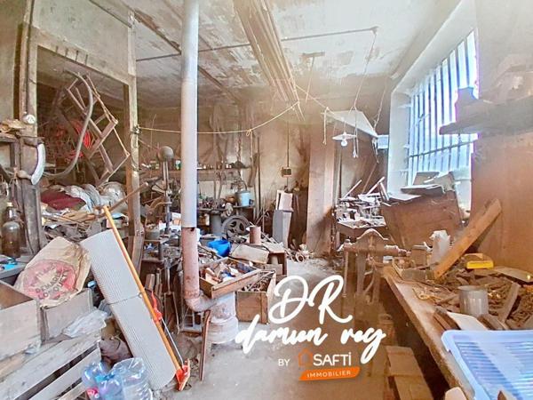 Idéal investisseurs, marchands, promoteurs, maison de ville à transformer, 3 logements possibles