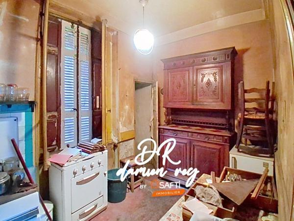 Idéal investisseurs, marchands, promoteurs, maison de ville à transformer, 3 logements possibles