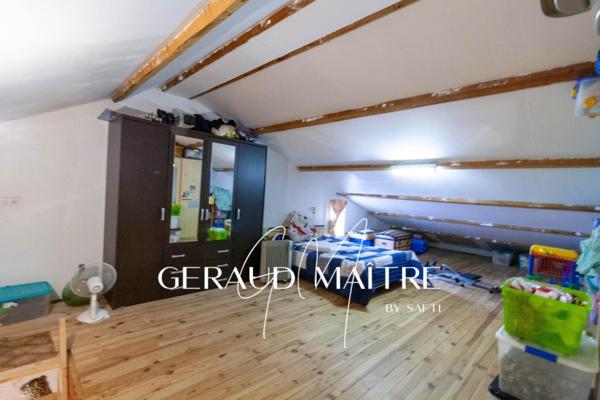 Maison vue dégagée en plaine nature proche ruisseau