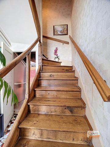 Maison jumelée avec jardin et dépendances