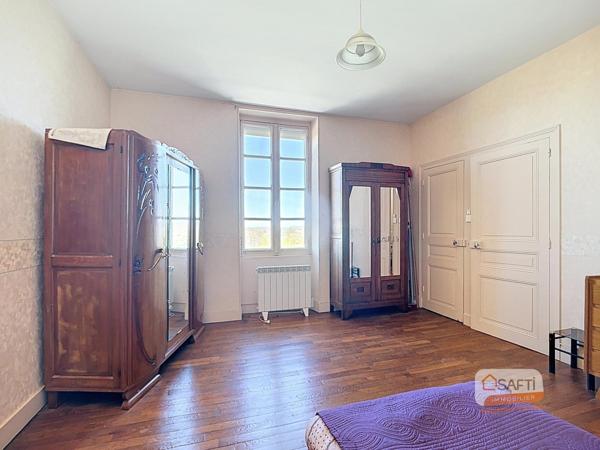 Maison jumelée avec jardin et dépendances