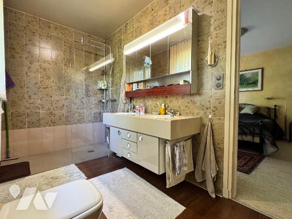 Maison contemporaine dans un cadre verdoyant