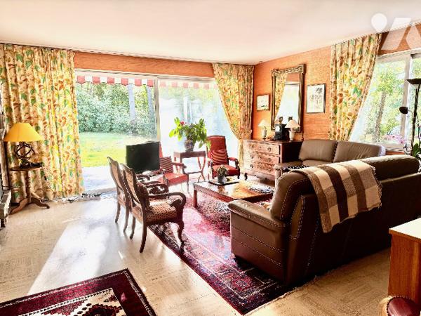 Maison contemporaine dans un cadre verdoyant