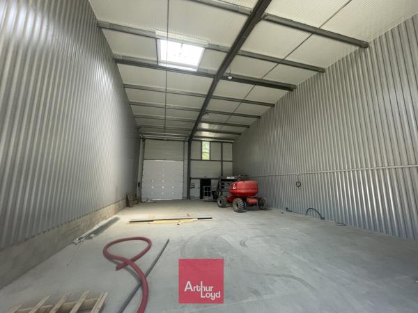 Local mixte activité/bureaux à louer - 879 m² - Parc d'activités Béziers - Site sécurisé avec visibilité et accessibilité PL