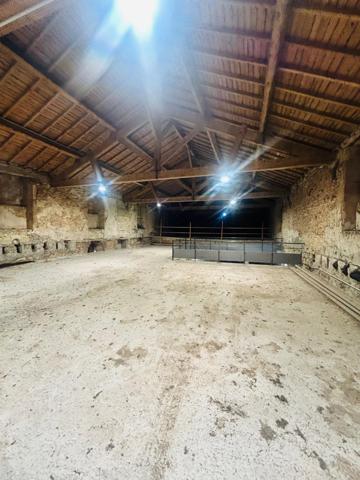 HANGAR AGRICOLE SUR 4600M2 DE TERRAIN