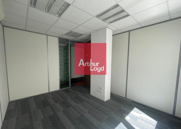 Bureaux à vendre à Nîmes secteur gare rez de chaussée dans immeuble récent