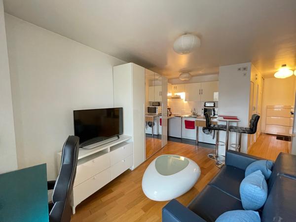 PARIS 18eme - Beau studio
