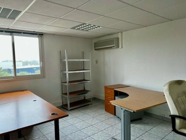 IMMEUBLE DE BUREAU A 800m² - A VENDRE - LA ROCHE SUR YON