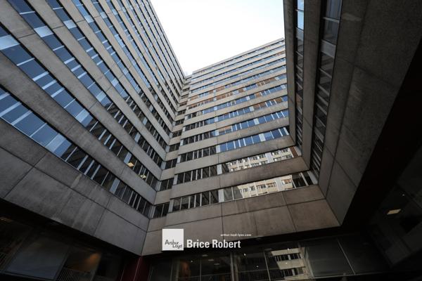 Bureaux à louer à Lyon 3ème lumineux dans immeuble emblématique Part-Dieu