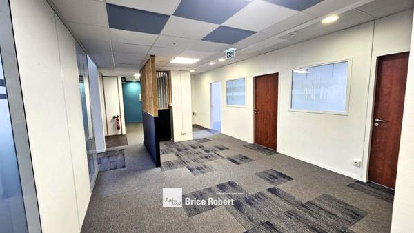 Bureaux à louer à Lyon 3ème lumineux dans immeuble emblématique Part-Dieu