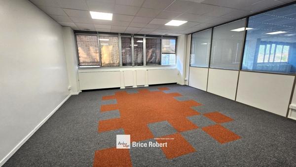 Bureaux à louer à Lyon 3ème lumineux dans immeuble emblématique Part-Dieu