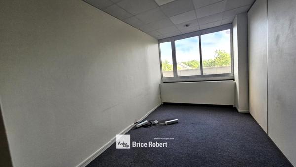 Bureaux à louer à Lyon 3ème lumineux dans immeuble emblématique Part-Dieu