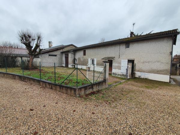 Saint-Maurice-de-Gourdans (01800) À vendre – Maison de village mitoyenne issue d’une division (Lot A)