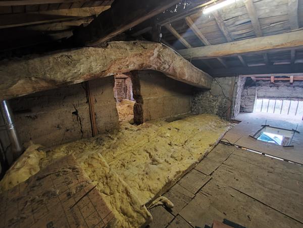 Saint-Maurice-de-Gourdans (01800) À vendre – Maison de village mitoyenne issue d’une division (Lot A)