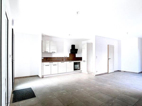 Maison Neuve Plain- pied à Vendre à Beaupréau en Mauges - 6 Chambres et Confort Moderne !