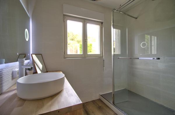 BON ENCONTRE - Sur les hauteurs, maison de 120m² habitables avec 3 chambres dont 2 suites parentales, balcon et jardin.
