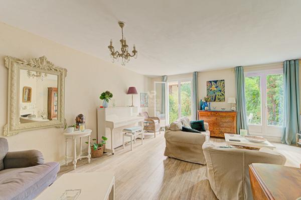 Maison Saint Germain En Laye 129.14 m2 729 000 € **  - Référence  18862