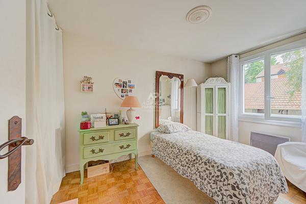 Maison Saint Germain En Laye 129.14 m2 729 000 € **  - Référence  18862