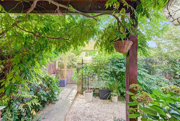 Maison Saint Germain En Laye 129.14 m2 729 000 € **  - Référence  18862