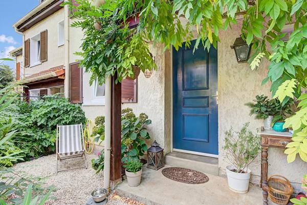 Maison Saint Germain En Laye 129.14 m2 729 000 € **  - Référence  18862