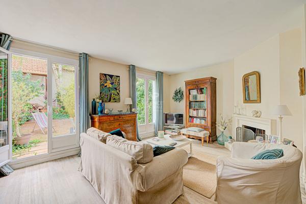 Maison Saint Germain En Laye 129.14 m2 729 000 € **  - Référence  18862
