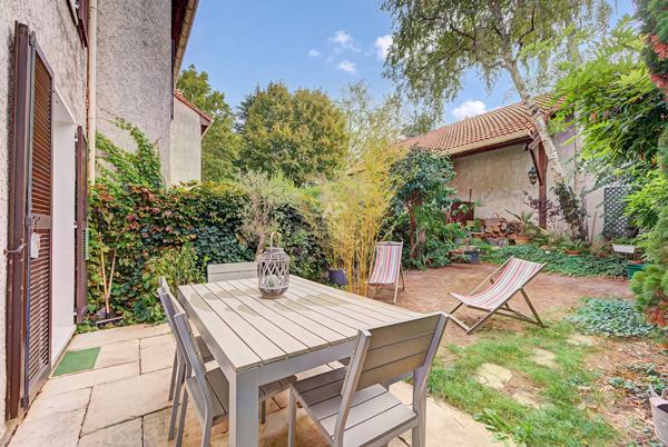 Maison Saint Germain En Laye 129.14 m2 729 000 € **  - Référence  18862