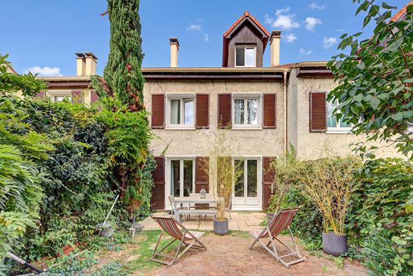 Maison Saint Germain En Laye 129.14 m2 729 000 € **  - Référence  18862