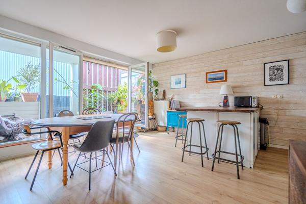 BORDEAUX CHARTRONS - T4 de 77m² avec terrasses et place de parking