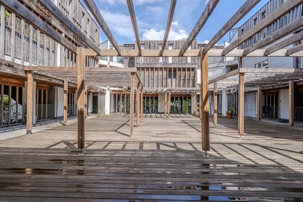 BORDEAUX CHARTRONS - T4 de 77m² avec terrasses et place de parking