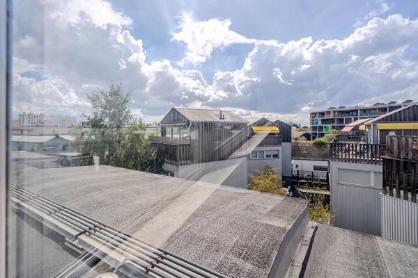 BORDEAUX CHARTRONS - T4 de 77m² avec terrasses et place de parking
