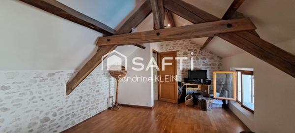 Authentique corps de ferme, 5 pièces avec dépendances, terrain de 3735 m²