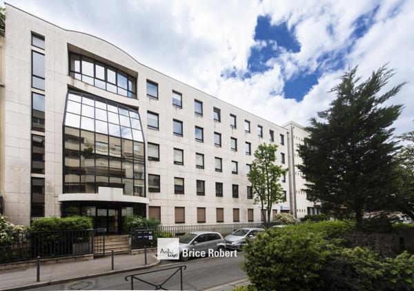 Bureaux à louer à Lyon 3ème proche métro avec parkings et climatisation