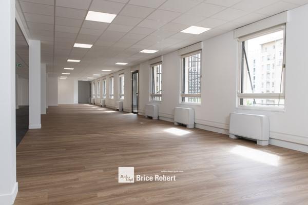 Bureaux à louer à Lyon 3ème proche métro avec parkings et climatisation
