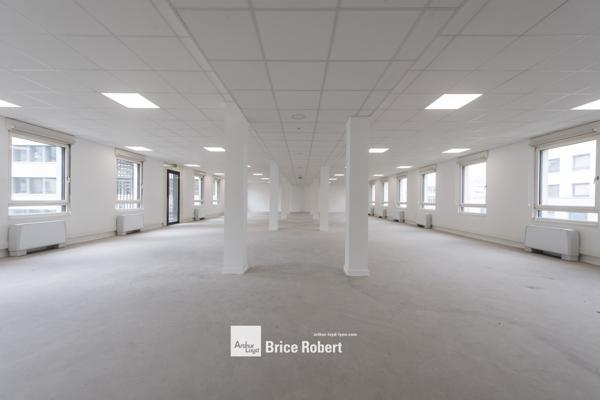 Bureaux à louer à Lyon 3ème proche métro avec parkings et climatisation
