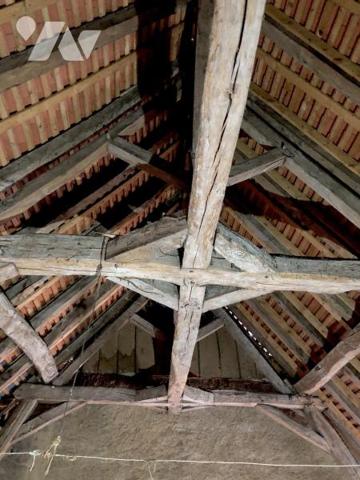 PARCE SUR SARTHE : MAISON DE CARACTERE avec cour et garage 