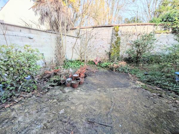 Luzarches - Maison de ville avec jardin, garage et fort potentiel