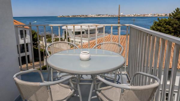 Vu mer panoramique ? Appartement T2 avec terrasse, parking et cave