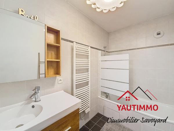 Bonne (74380) Appartement dernier étage T2 de 42 m² avec balcon-terrasse, parking et cave à Bonne