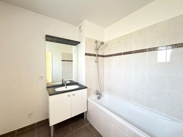 Appartement Sannois 3 pièce(s) 62.45 m2 214 000 € **  - Référence  26-3906