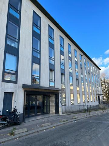 93200 – SAINT-DENIS – BUREAUX – 62 M² – 1ER ÉTAGE – PARKING – 5 MIN À PIED RER