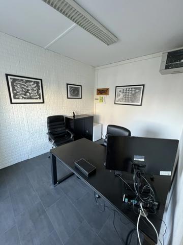 93200 – SAINT-DENIS – BUREAUX – 62 M² – 1ER ÉTAGE – PARKING – 5 MIN À PIED RER