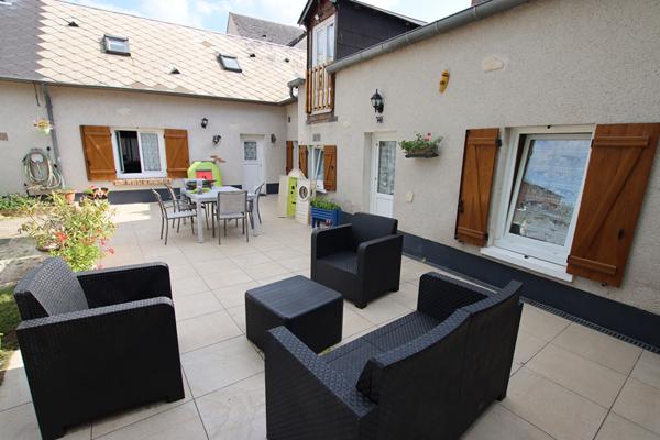 Superbe Maison a Vendre a Saint Jean de la Ruelle - 5 Chambres et Grand Jardin !