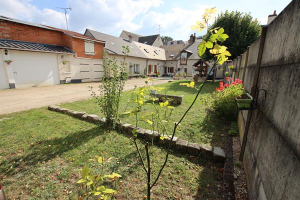 Superbe Maison a Vendre a Saint Jean de la Ruelle - 5 Chambres et Grand Jardin !