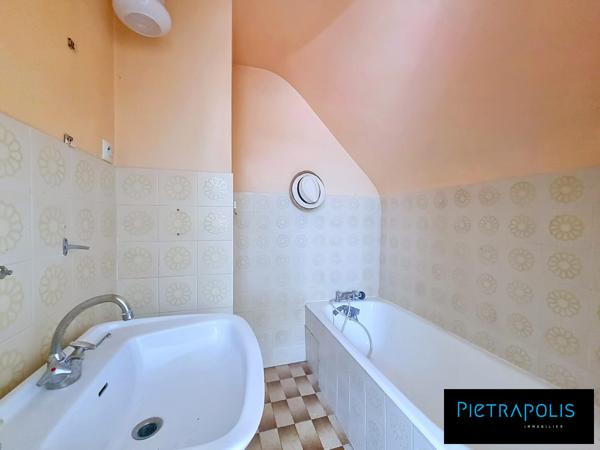 Maison individuelle à rénover - 3 chambres -  Terrain 577m²