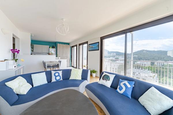 Appartement à vendre 4 pièces, étage élevé, vue exceptionnelle mer & collines & Notre Dame de la Garde, cave, garage, balcon/terrasse