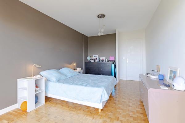 Appartement à vendre 4 pièces, étage élevé, vue exceptionnelle mer & collines & Notre Dame de la Garde, cave, garage, balcon/terrasse