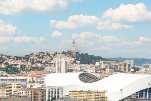 Appartement à vendre 4 pièces, étage élevé, vue exceptionnelle mer & collines & Notre Dame de la Garde, cave, garage, balcon/terrasse