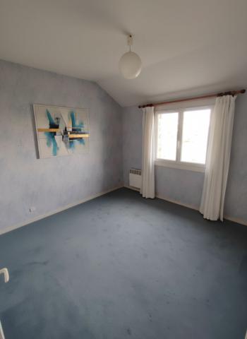 A VENDRE MONTIGNY VILLAGE MAISON 107M² MITOYENNE D'UN COTE SUR TERRAIN CLOS 298 M²